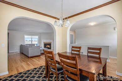 2 Entry & Dining