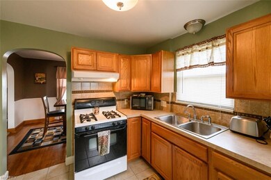 2422 Snyder Ave NE, Canton, OH 44714 - photo 5