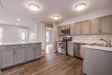 9317 Hudson Ln, Louisville, KY 40291 - photo 7