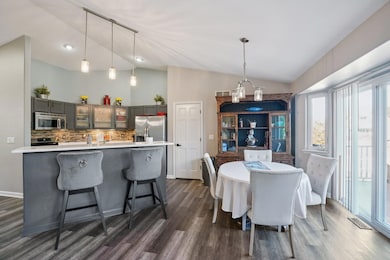 921 E Prairie View Dr, Oak Creek, WI 53154 - photo 3