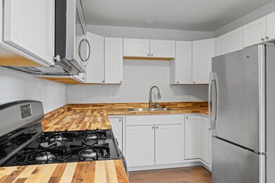 955 SE M St, Grants Pass, OR 97526 - photo 4