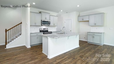 2054 10th St SE, Hickory, NC 28602 - photo 3