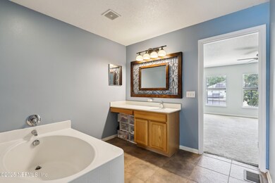 2ND FLOOR OWNER SUITE BATH