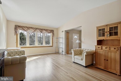 1817 Snowdrop Ln, Silver Spring, MD 20906 - photo 5