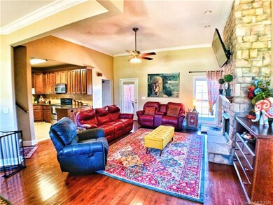 1015 Clear Creek Cir, Lincolnton, NC 28092 - photo 7