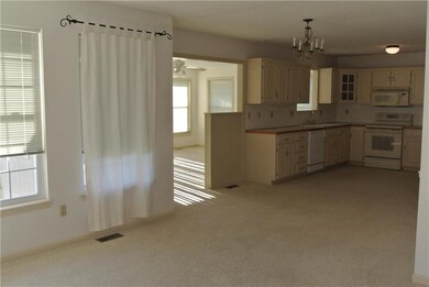 712 Meadow Ln, Raymore, MO 64083 - photo 2