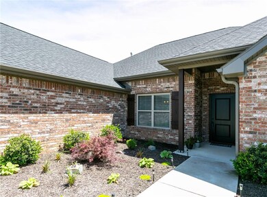907 Carter Ct, Siloam Springs, AR 72761 - photo 2