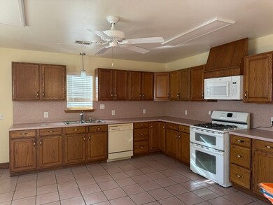 19028 Cammie Rd, Alvin, TX 77511 - photo 2