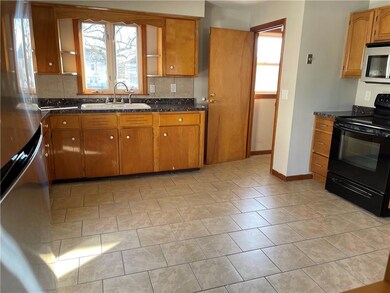 109 Chaplin St, Pawtucket, RI 02861 - photo 6