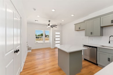 8201 Calhoun Rd unit A/B, Houston, TX 77033 - photo 5