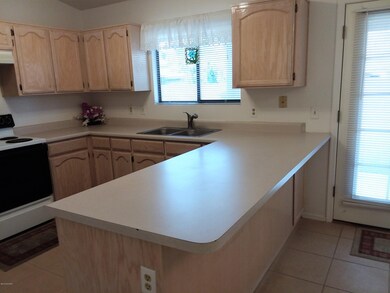 #4 Kitchen Breakfast Bar