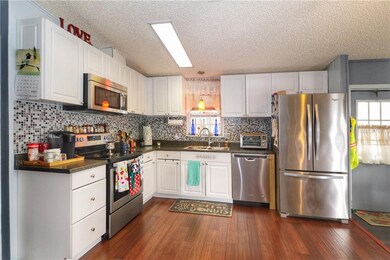 102 N Saint George Cir, Apollo Beach, FL 33572 - photo 5