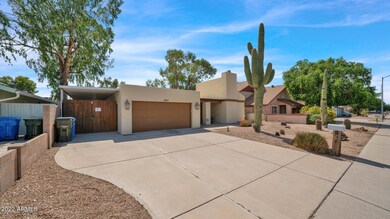 2407 W Paradise Ln Front of Home 4