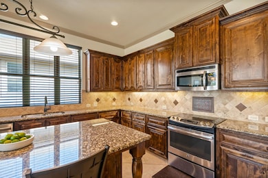 Kitchen with appliances with stainless steel fini