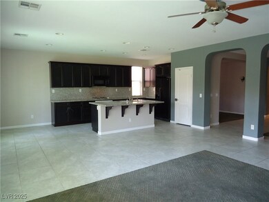 Kitchen with a kitchen island with sink, black app