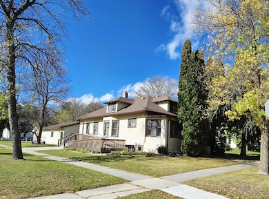 603 Arnold Ave N, Thief River Falls, MN 56701 - photo 2