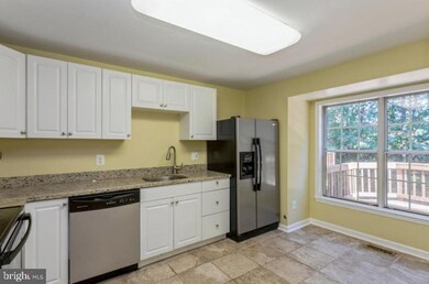 13820 Fount Beattie Ct, Centreville, VA 20121 - photo 5