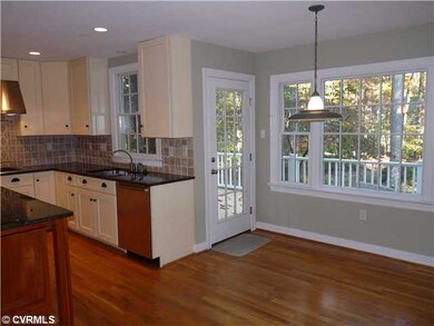 Kitchen - There's lots of room for friends and fam
