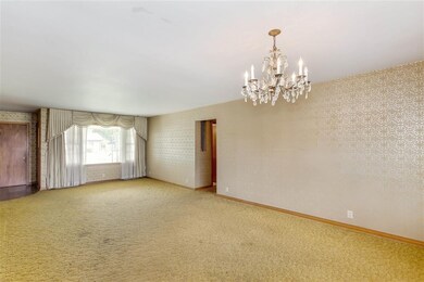 Could be used as Living Room/Dining Room Combinati