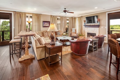 Large Living room with Seating Galore