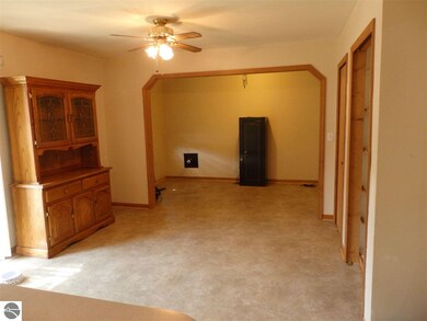 12ft x 21ft w/ Laminate floor
