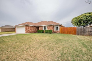 127 Garrett St, Burkburnett, TX 76354 - photo 4
