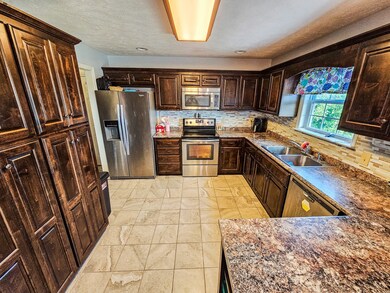 305 Graydon St, Shelbyville, TN 37160 - photo 3