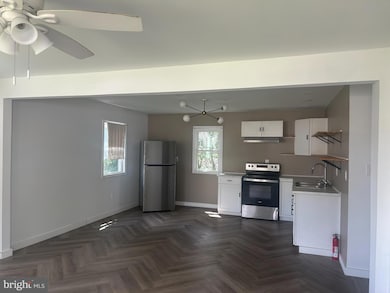 726 W 15th St, Front Royal, VA 22630 - photo 2