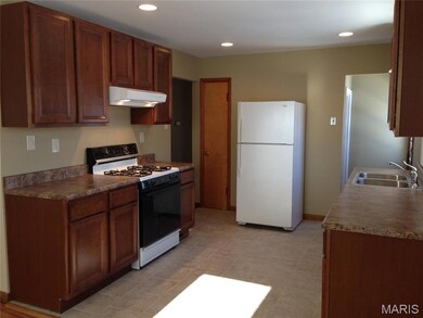 10224 Dandridge Dr, Saint Louis, MO 63123 - photo 6