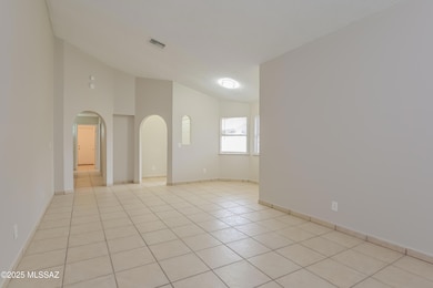 002-photo-living-room-10230217