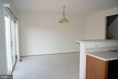 42702 Rolling Rock Square, Chantilly, VA 20152 - photo 5