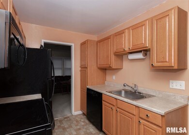 7428 N Oak St, Davenport, IA 52806 - photo 6