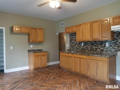 1301 1/2 Arlington Ave, Davenport, IA 52803 - photo 7