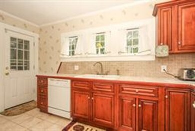 37 Westernview St, Springfield, MA 01108 - photo 5