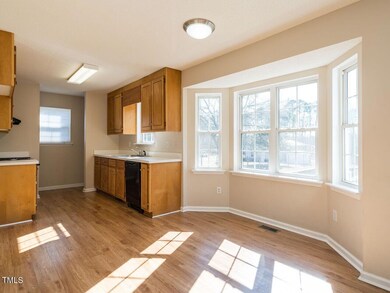 008-1280x960-kitchen-and-breakfast