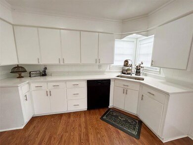 Custom crown molding and soft close drawers and do