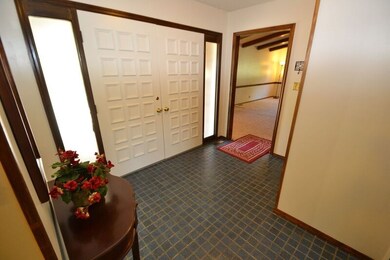 2504 W Yorkshire Dr, Muncie, IN 47304 - photo 2