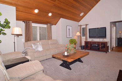 44 Thomas Ln, Cranston, RI 02921 - photo 4