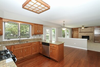 1386 Ginger Ln, Naperville, IL 60565 - photo 7