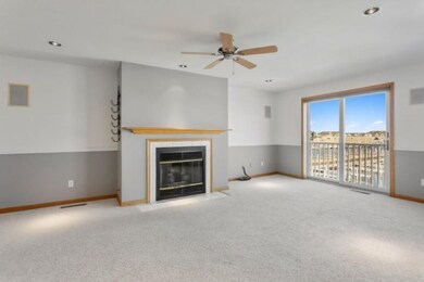 04_300OselkaDr_Unit364_165_LivingRoom_Lo