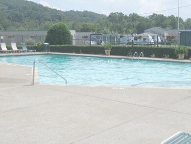 Pool & Clubhouse