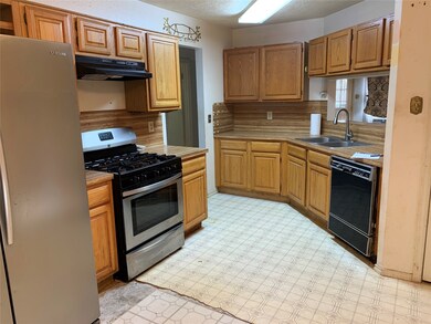 10919 Thorncliff Dr, Humble, TX 77396 - photo 5