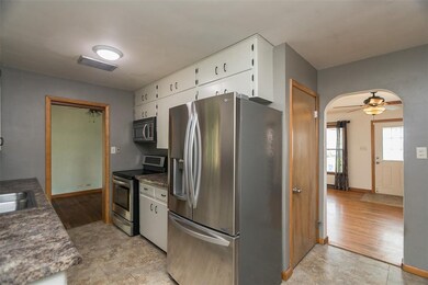 1624 11th St NW, Cedar Rapids, IA 52405 - photo 7