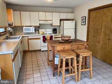 704 Amberwood Ln, Great Cacapon, WV 25422 - photo 3