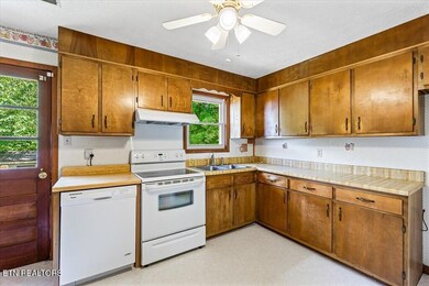 773 Dunbar Rd, Crossville, TN 38572 - photo 5