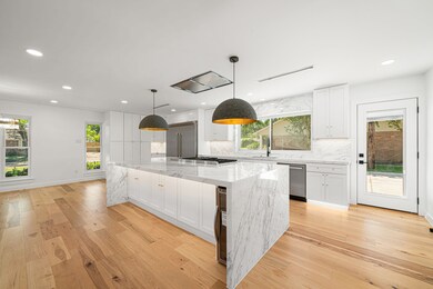 Effortless Sophistication – The modern dining area