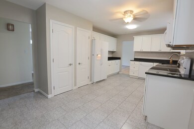 81 Coolidge St, Fall River, MA 02720 - photo 4