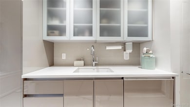 150 Burns St unit 2D, Forest Hills, NY 11375 - photo 5