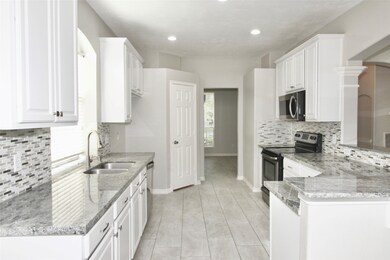 Spacious kitchen off dining room, breakfast area a