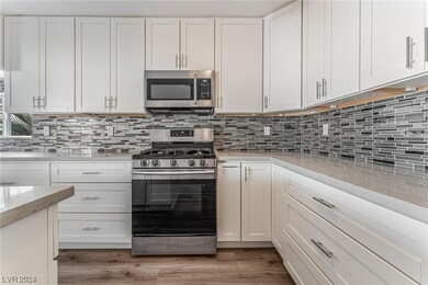 Fully upgraded kitchen with stainless steel applia